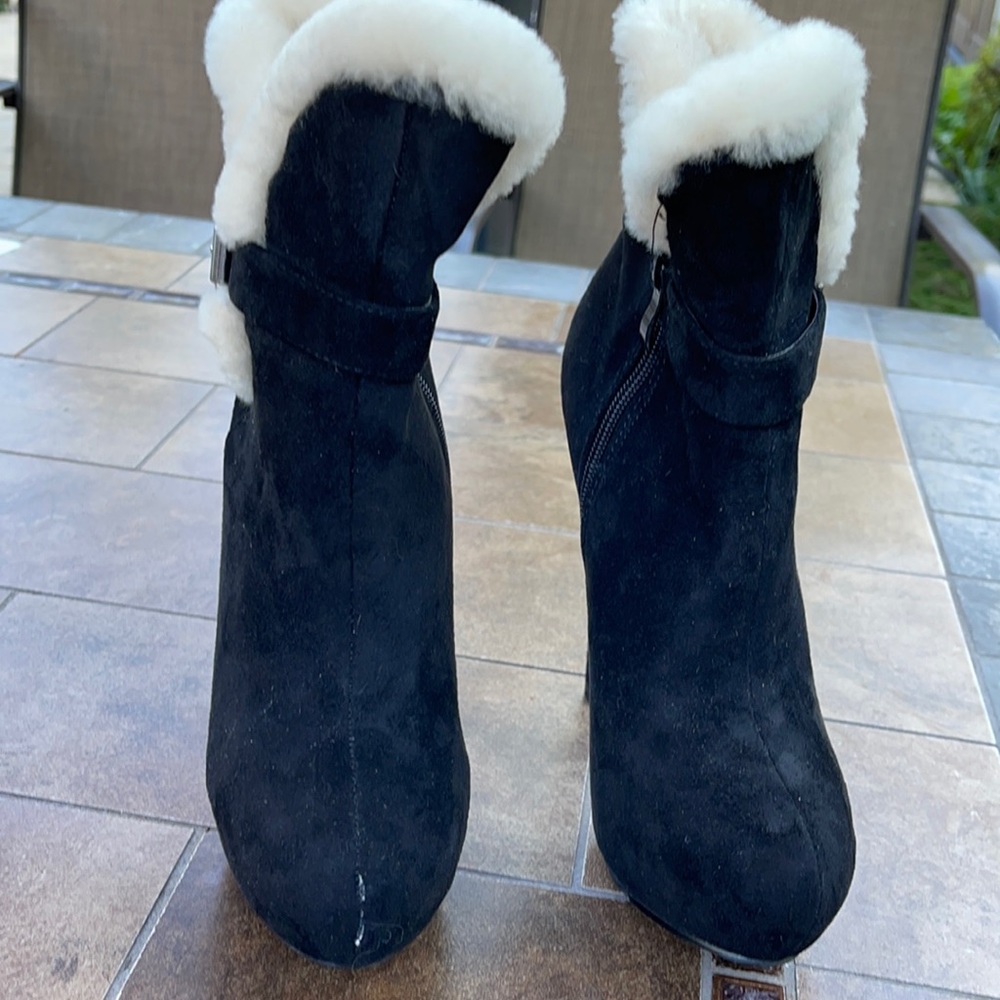Shoe Dazzle Chanya Black with Soft Creamy White Faux Fur Ankle Boots